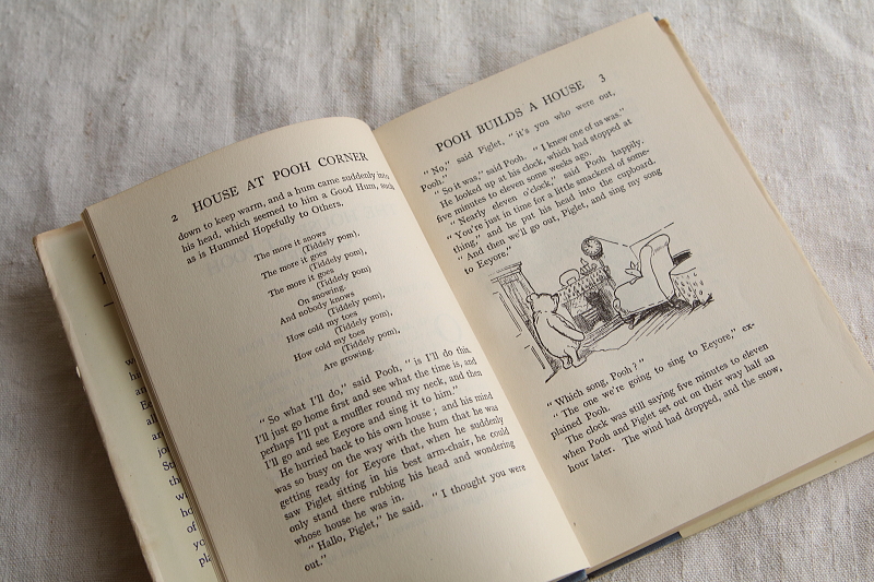 プー横丁にたった家 A.A.ミルン　くまのプーさん　THE HOUSE AT POOH CORNER　イギリス　アンティークストリュフ