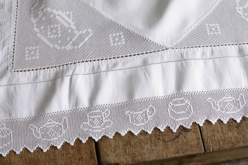 ティータイムパターン　イニシャルエンブロイダリー　リネンテーブルクロス　イギリス　アンティークストリュフ