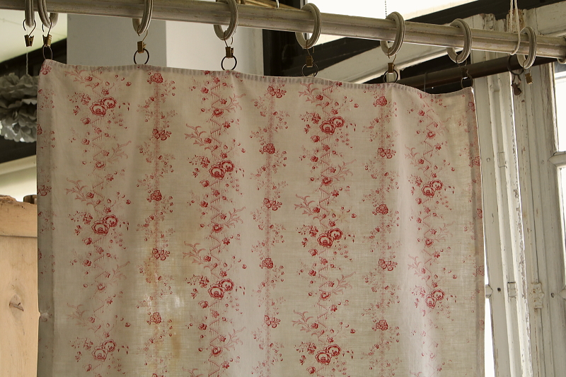 薔薇のフレンチプリントファブリックカーテン　フランス　アンティークストリュフ