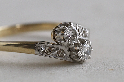 プラチナアンドゴールドダイヤモンドトワエモアリング　エンゲージ　婚約指輪　イギリス　アンティークストリュフ