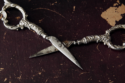 シルバーハンドルの手芸鋏　イギリス　ヴィクトリアン　アンティークストリュフ