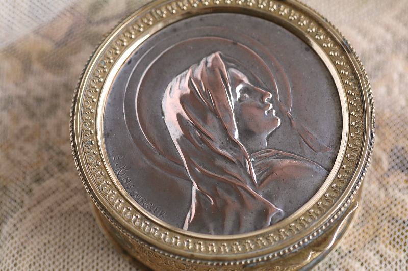 マリア様のジュエリーケース　Sylvain Kinsburger　フランス　アンティークストリュフ