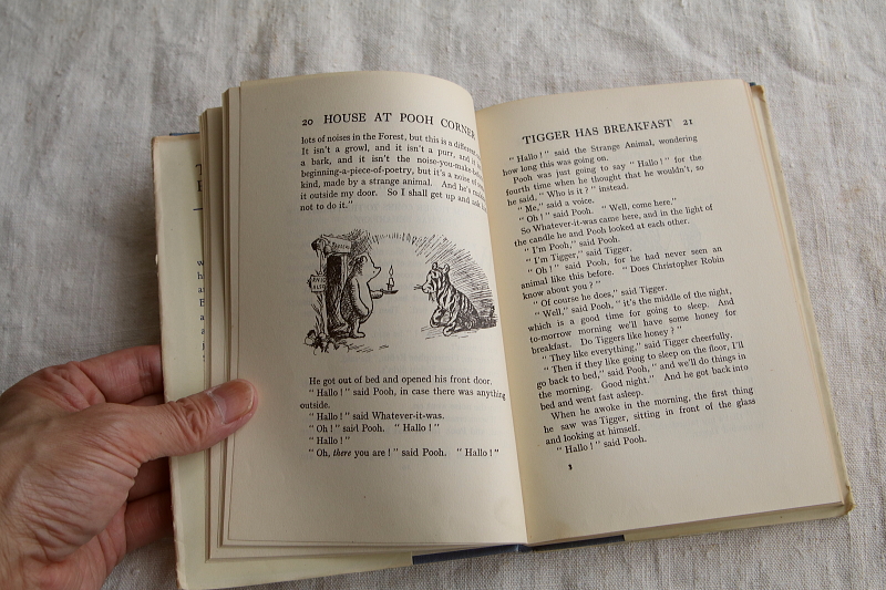 プー横丁にたった家 A.A.ミルン　くまのプーさん　THE HOUSE AT POOH CORNER　イギリス　アンティークストリュフ