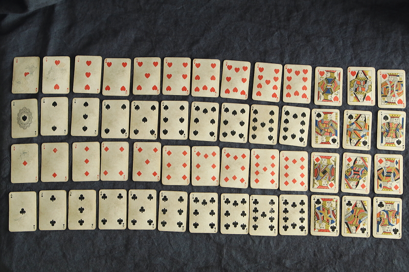 レザーケースのプレイングカード　トランプ　patience　イギリス　アンティークストリュフ