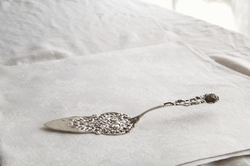 薔薇のシルバーケーキサーバー　ドイツ　アンティークストリュフ