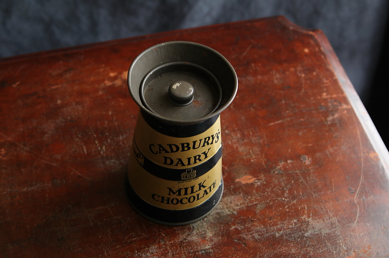 ミルクチャーン型　キャドバリーチョコレートティン　CADBURY　イギリス アンティークストリュフ