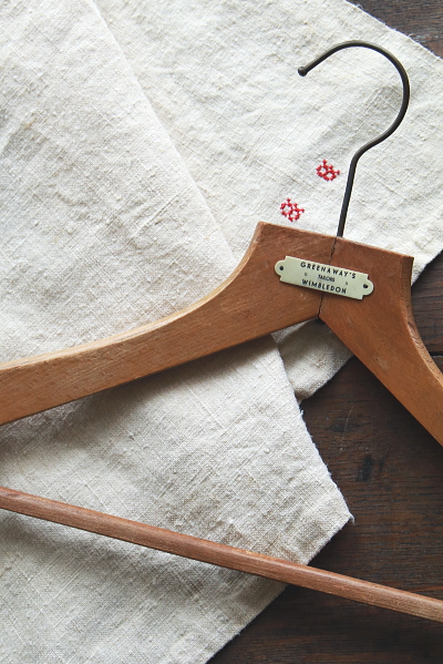 テイラーの木製ハンガー　イギリス　アンティークストリュフ 20250423 