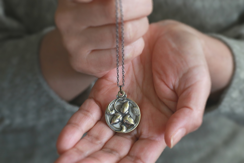 木の実のロケットペンダント　アール・ヌーヴォー　フランス　アンティークストリュフ