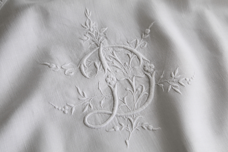 ティータイムパターン　イニシャルエンブロイダリー　リネンテーブルクロス　イギリス　アンティークストリュフ