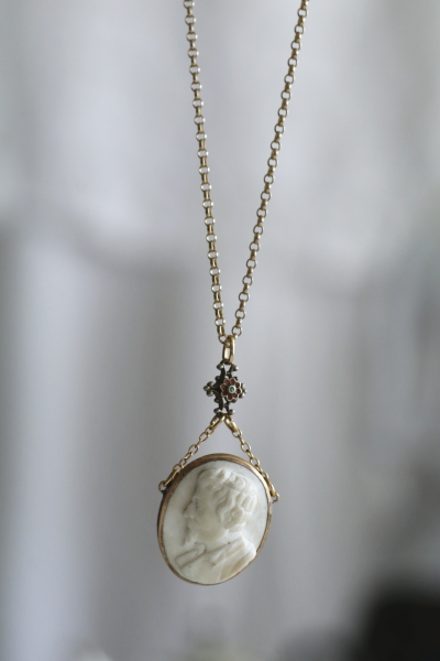Victorian　ラーバカメオペンダント　イタリア　アンティークストリュフ