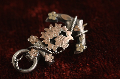 シルバー＆ゴールド　アンカーブローチ　フラワーバスケット　イギリス アンティークストリュフ