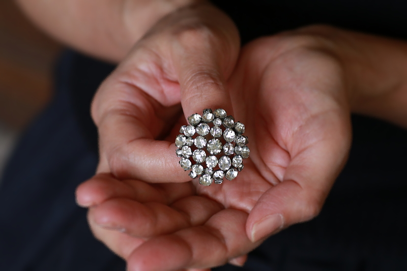 オールドペーストブローチ　コスチュームジュエリー　ヨーロッパ　アンティークストリュフ