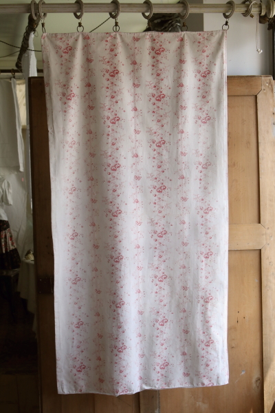 薔薇のフレンチプリントファブリックカーテン　フランス　アンティークストリュフ