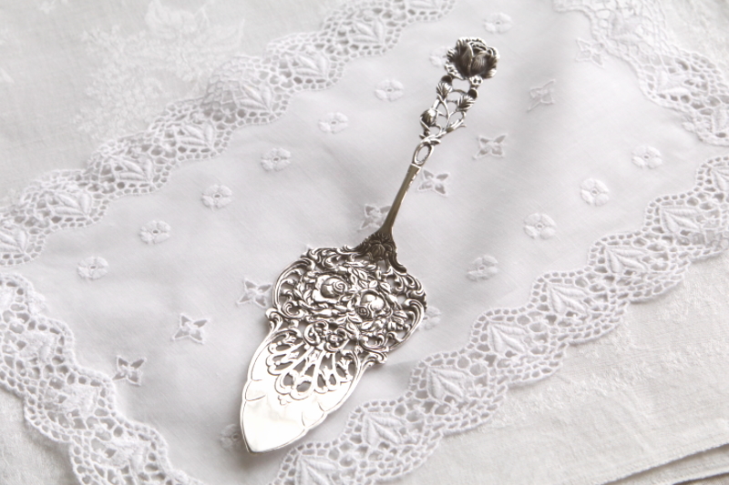 薔薇のシルバーケーキサーバー　ドイツ　アンティークストリュフ