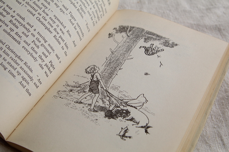 プー横丁にたった家 A.A.ミルン　くまのプーさん　THE HOUSE AT POOH CORNER　イギリス　アンティークストリュフ