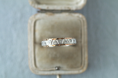 ホワイトスピネルエタニティリング　イギリス　アンティークストリュフ