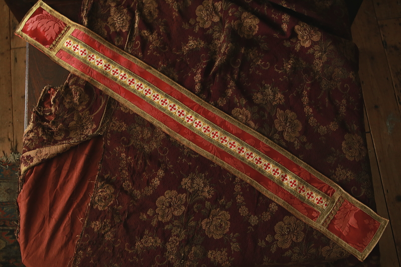 シルクダマスクとプチポワン　祭服の装飾　十字架　フランス　アンティークストリュフ