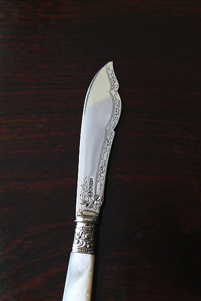 マザーオブパールハンドルバターナイフ　ティーナイフ　イギリス　アンティークストリュフ