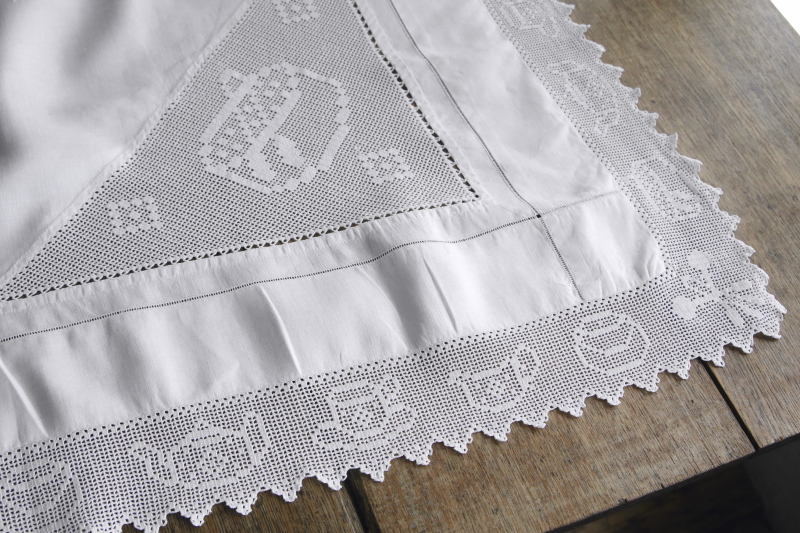 ティータイムパターン　イニシャルエンブロイダリー　リネンテーブルクロス　イギリス　アンティークストリュフ