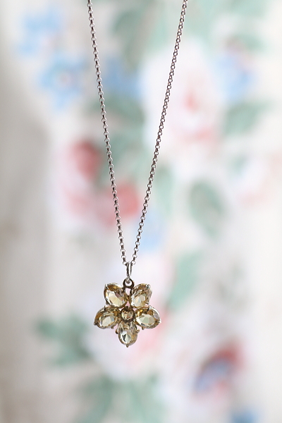 シトリンフラワーペンダント　ネックレス　ヨーロッパ　アンティークストリュフ