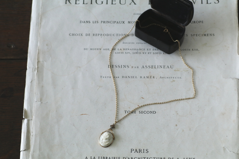 Victorian　ラーバカメオペンダント　イタリア　アンティークストリュフ