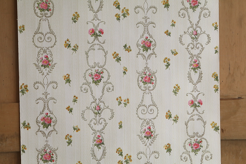 小薔薇のウォールペーパー　フランス　アンティークストリュフ 20250919