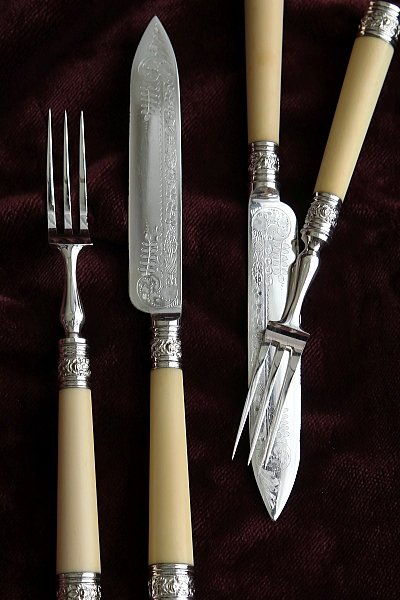 エングレービングのデザートナイフアンドフォーク　アイボリーハンドル　象牙　イギリス アンティークストリュフ 20250918