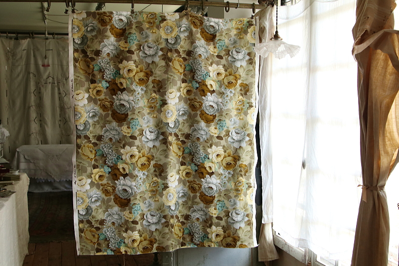 薔薇と勿忘草のヴィンテージプリントファブリック　sanderson イギリス　アンティークストリュフ