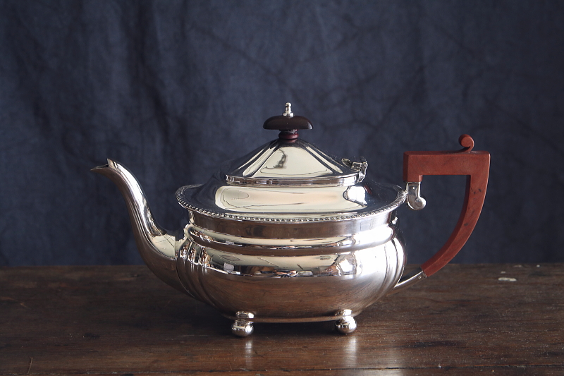 シルバープレートティー4点セット　イギリス　アンティークストリュフ