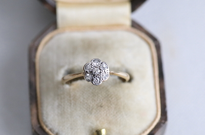 シングルカットダイヤモンドデイジーリング　イギリス　アンティークストリュフ