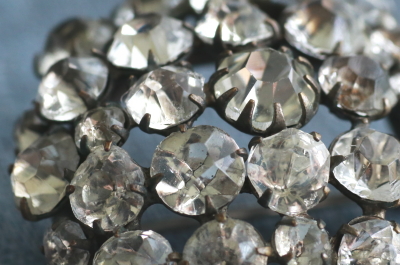 オールドペーストブローチ　コスチュームジュエリー　ヨーロッパ　アンティークストリュフ