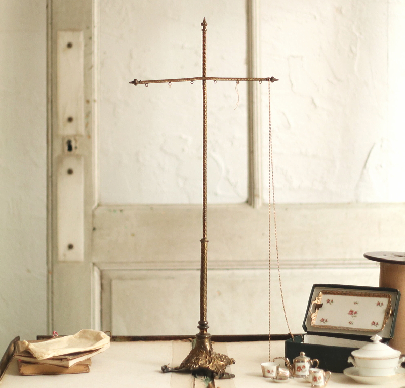 ブラスのフェイススクリーンスタンド　イギリス　ヴィクトリアン　アンティークストリュフ