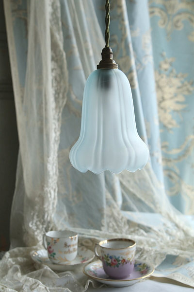 フロストブルーグラスのペンダントランプ　イギリス　アンティークストリュフ