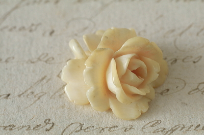 アイボリーローズペンダントネックレス　ヨーロッパ　アンティークストリュフ