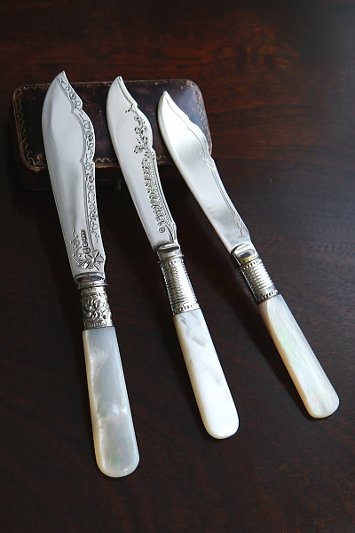 マザーオブパールハンドルバターナイフ　ティーナイフ　イギリス　アンティークストリュフ