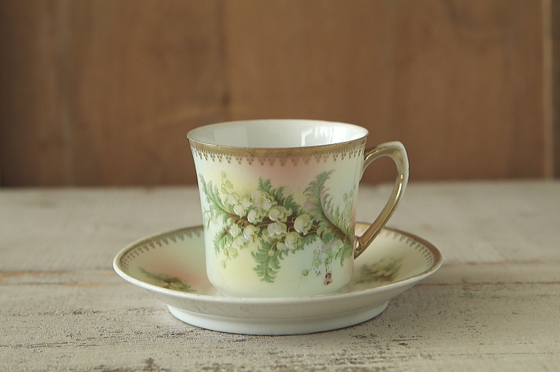 鈴蘭のティーカップアンドソーサー　チェコ　アンティークストリュフ