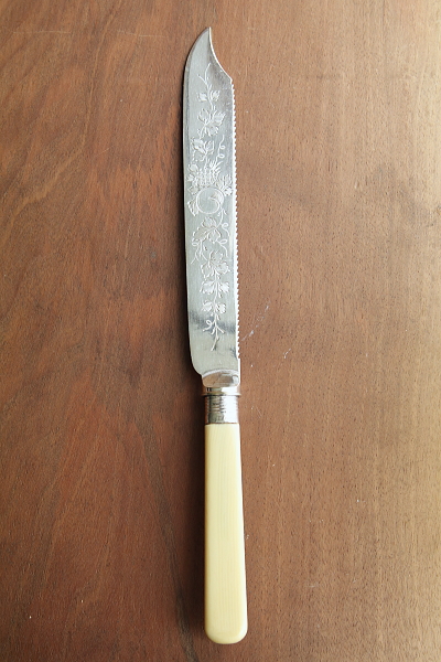 ホースシューのブレッドフォーク　フルーツ柄のケーキナイフ　イギリス　アンティークストリュフ