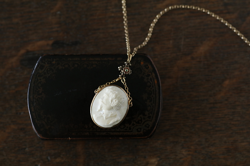 Victorian　ラーバカメオペンダント　イタリア　アンティークストリュフ
