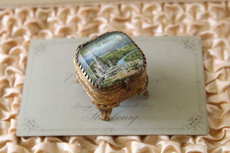 厚ガラスのジュエリーボックス　lourdes ルルド　フランス アンティークストリュフ