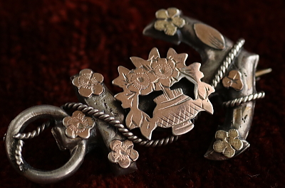 シルバー＆ゴールド　アンカーブローチ　フラワーバスケット　イギリス アンティークストリュフ