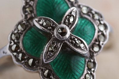 ギロッシュエナメル　マーカサイト　シルバーリング　四葉のクローバー　ヨーロッパ アンティークストリュフ