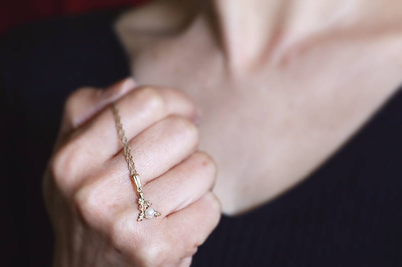 ツートーンゴールド　ベビーパールペンダント　ヴィンテージジュエリー　イギリス　アンティークストリュフ 20251218