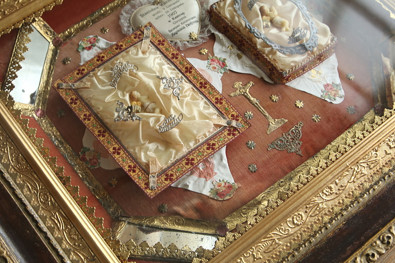 洗礼記念の天使のフレーム　ポーランド　クロスターアルバイテン　ウクライナ アンティークストリュフ 20251224