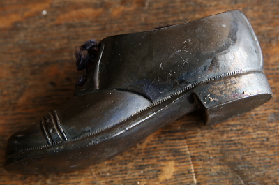 メタルシューズのピンクッション　イギリス　アンティークストリュフ