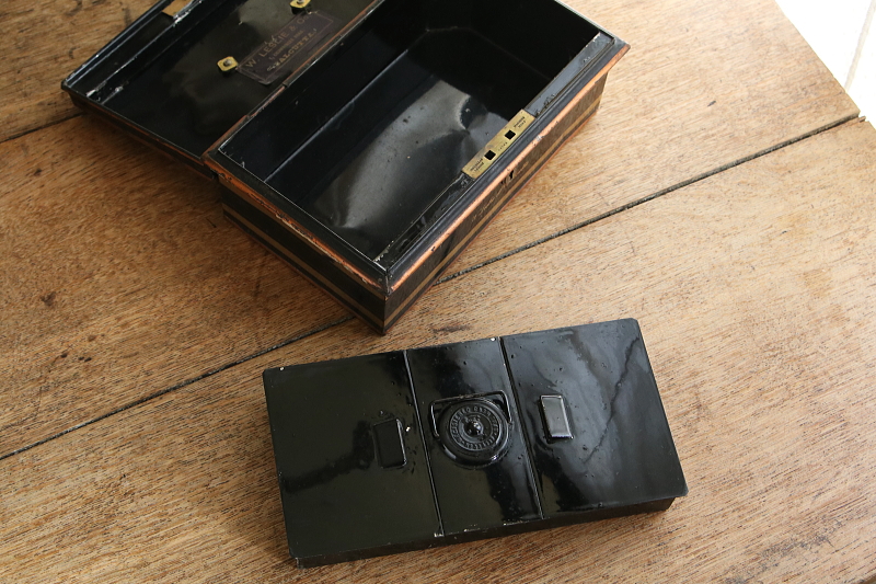 ジャパンドブラックキャッシュボックス　イギリス アンティークストリュフ