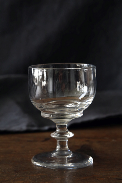 丸いボウルのステムグラス　イギリス　アンティークストリュフ