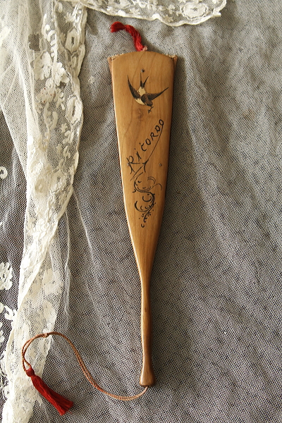 薔薇とツバメのスーベニールファン　イタリア　アンティークストリュフ