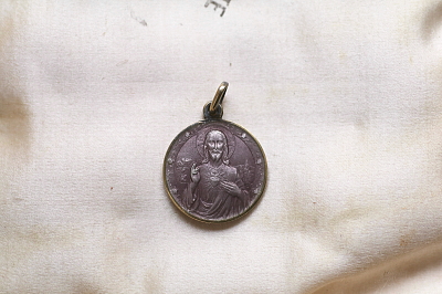 カラーエナメルのメダイ　スペイン　アンティークストリュフ