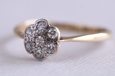 シングルカットダイヤモンドデイジーリング　イギリス　アンティークストリュフ