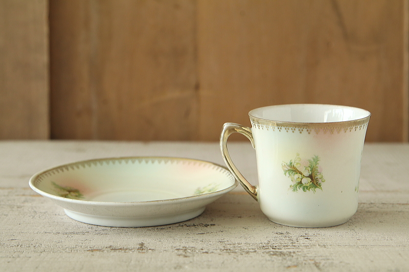 鈴蘭のティーカップアンドソーサー　チェコ　アンティークストリュフ